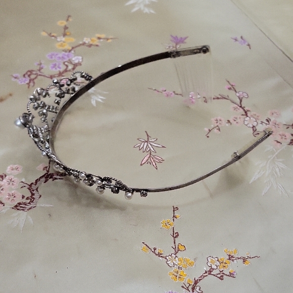 Elegant Pearl and Rhinestone Tiara - Picture 3 of 4